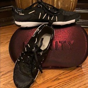Nfinity Night Flyte Shoe 7.5.  Black